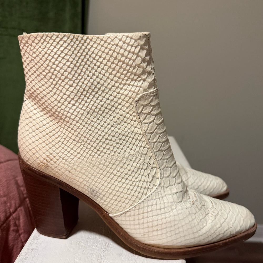 Gianna Bini Leather Booties Sz 9.5